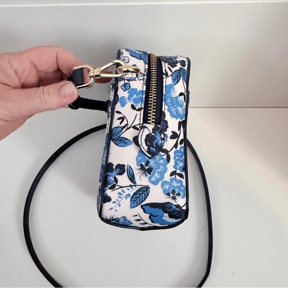 Kate spade blue multi floral crossbody zipped purse